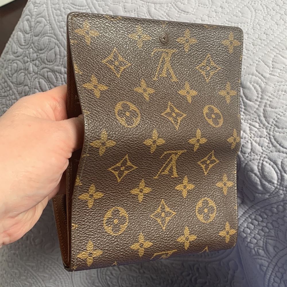 Louis Vuitton Monogram Canvas Brown & Gold Wallet - Picture 15 of 16